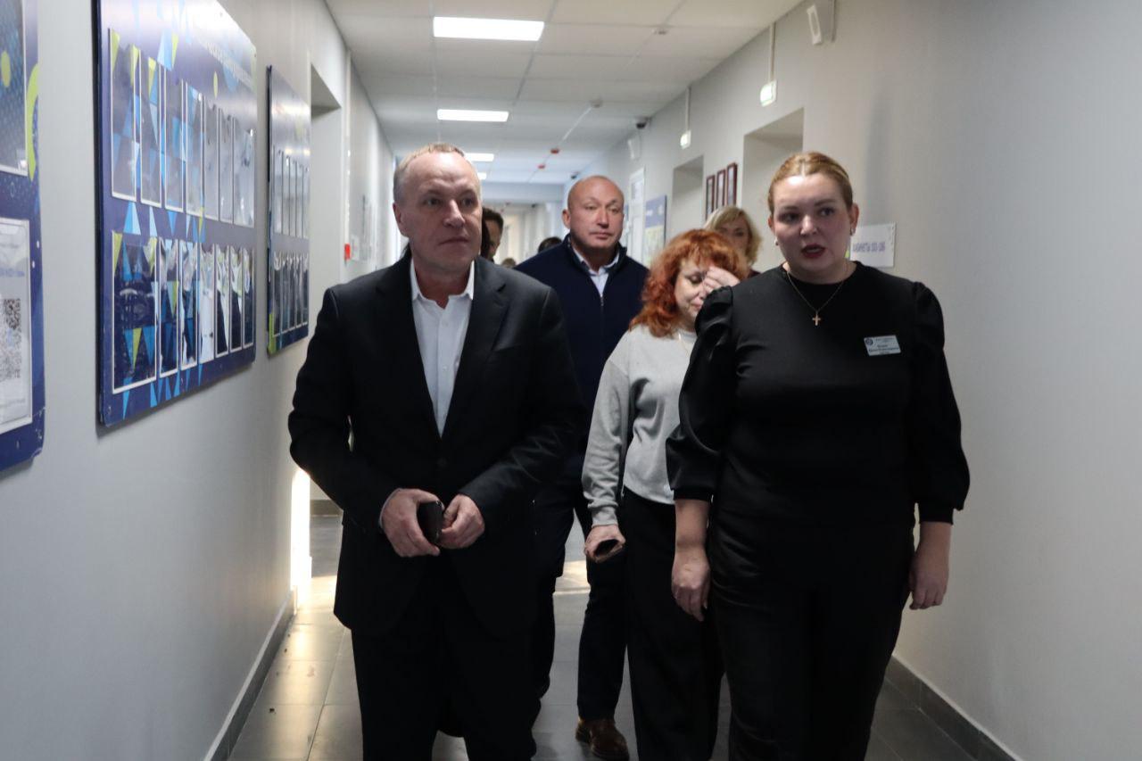 «Единая Россия» проверила качество и сроки работ на объектах образования Перми