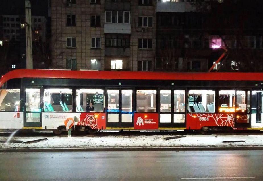 В Перми из-за съезда трамвая на два часа встало движение вагонов на Петропавловской